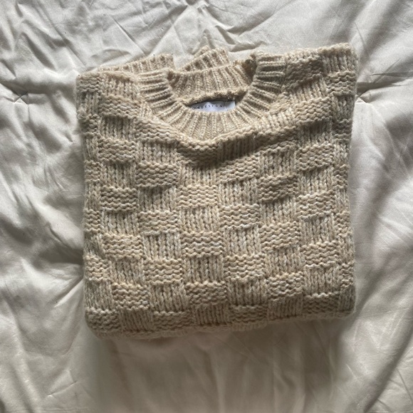 ASOS DESIGN crew neck sweater in textured stitch pattern in oatmeal - Picture 2 of 3